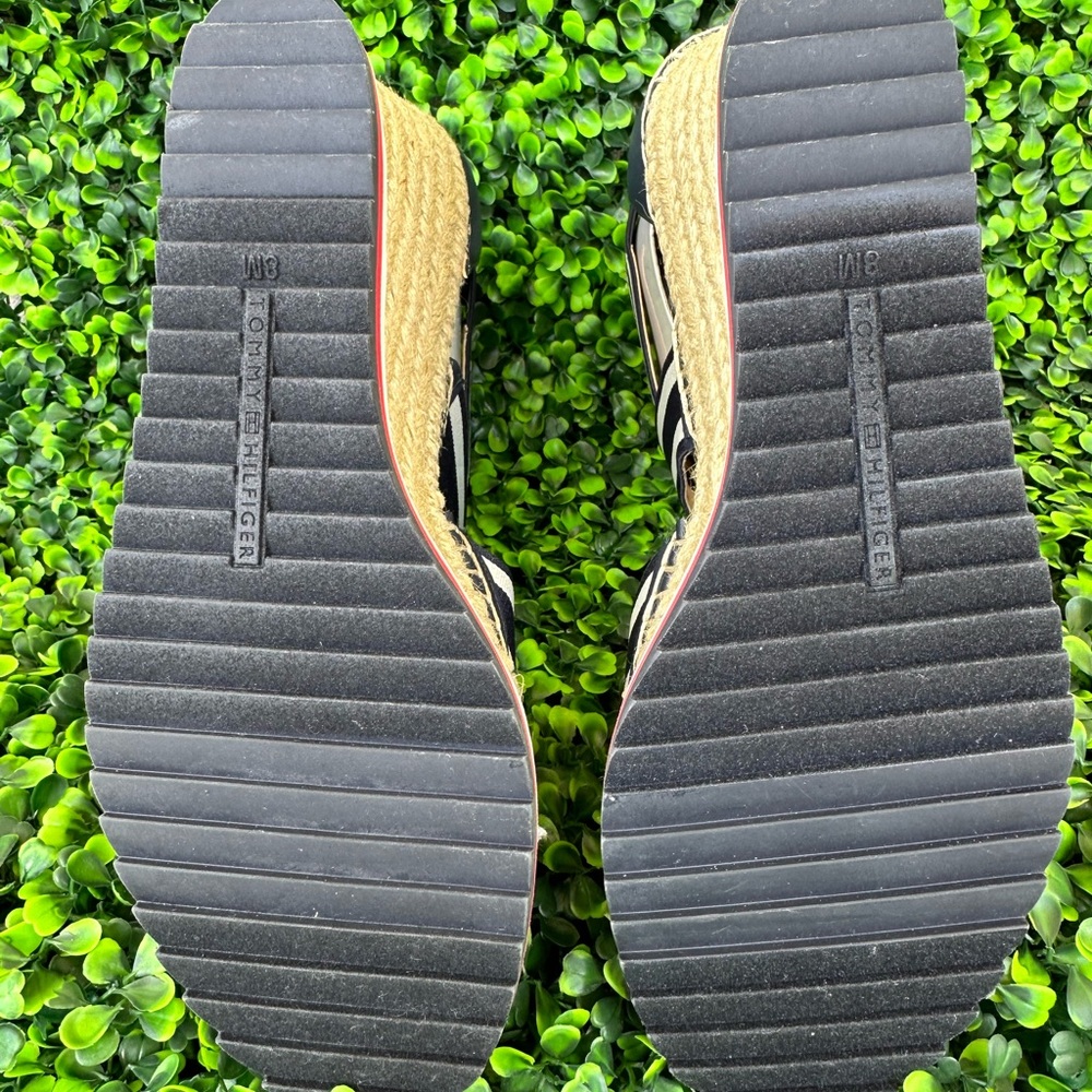 * Tommy Hilfiger Wedge Sandal (YESIA)* - Picture 6 of 6